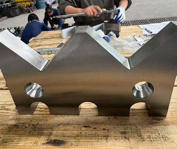 Wear-resistant steel16