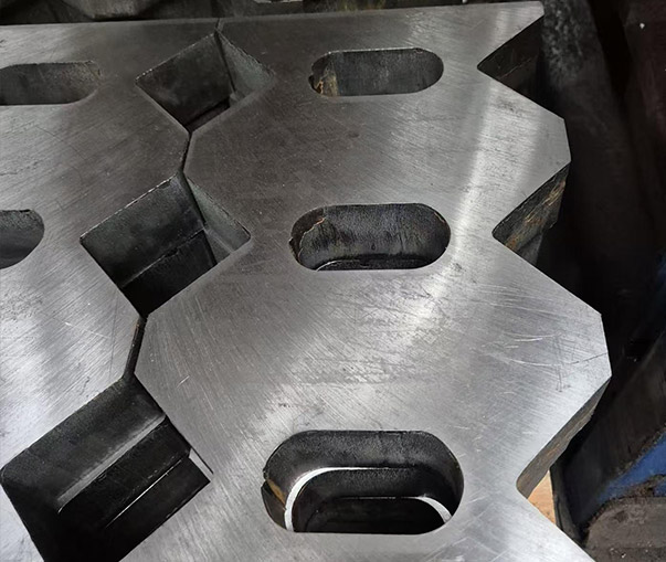 Wear-resistant steel7