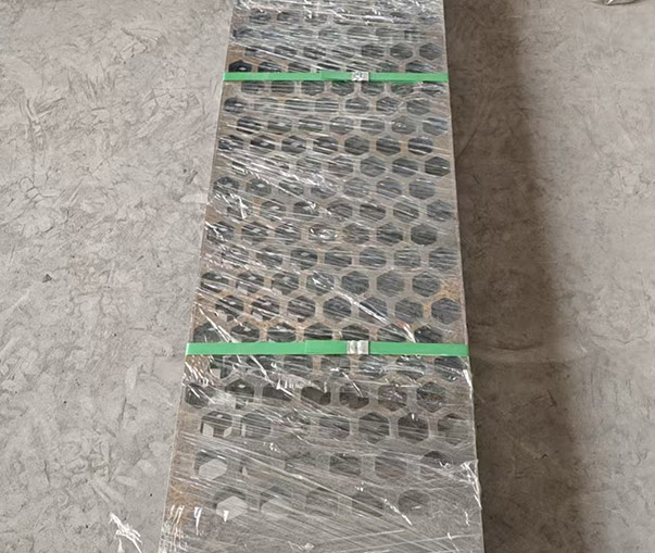 Wear-resistant steel8