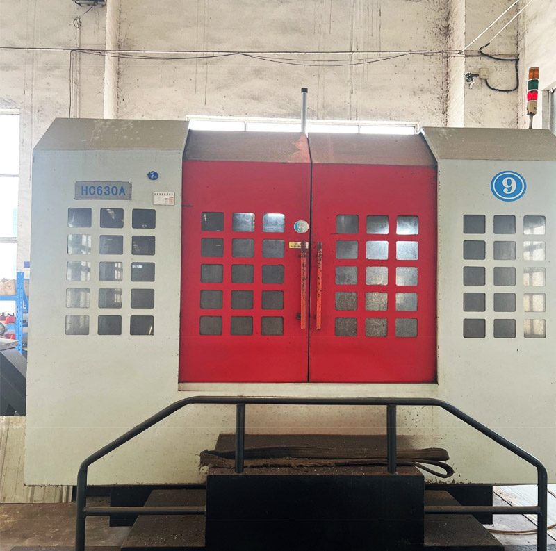 Horizontal machining center