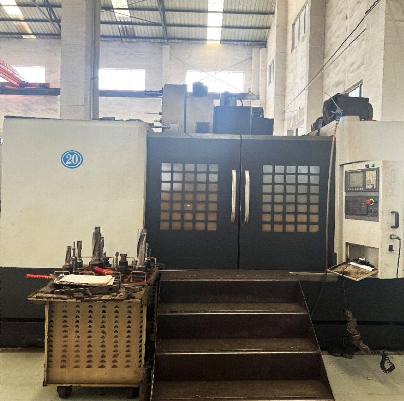 Horizontal machining center