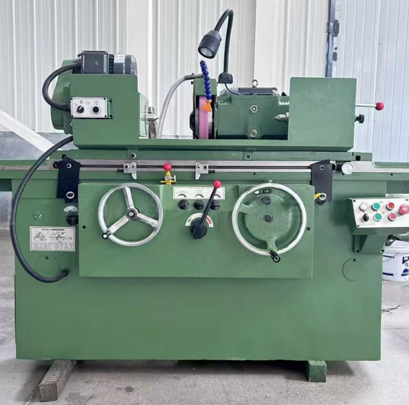 High-precision universal cylindrical grinder